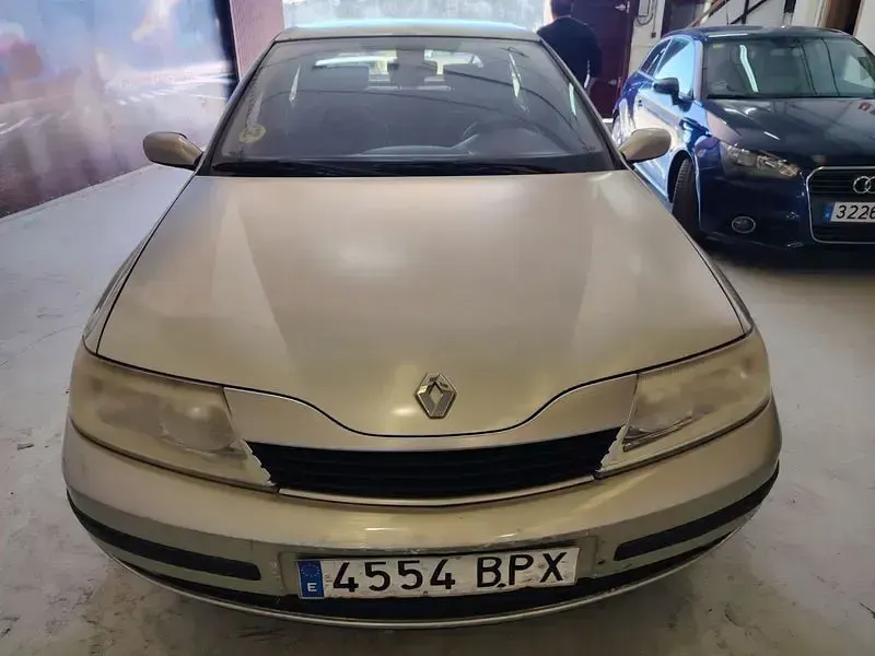 Usado Renault Laguna II Expression 110 CV (80 kW) 2001 Gris / plata Berlina