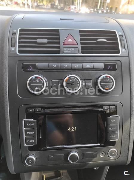 Beige Usado 2014 VW Touran Advance Monovolumen | 14.500 € (Un poco caro) - Imagen 1/4