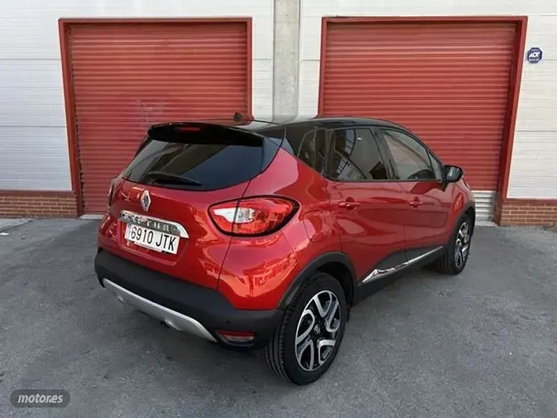 Usado Renault Captur XMOD 90 CV (66 kW) 2016 Rojo SUV