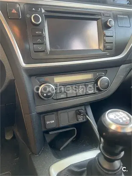 Usado Toyota Auris 124 CV (91 kW) 2014 Negro Berlina