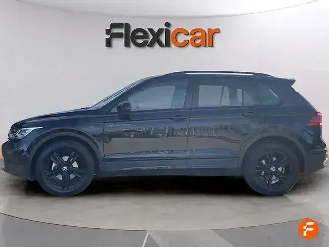 Käytetty VW Tiguan Life 150 HP (110 kW) 2024 Musta Katumaasturi