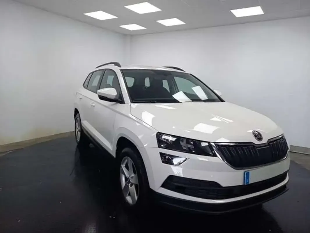 Usado Skoda Karoq Ambition 150 CV (110 kW) 2021 Blanco SUV