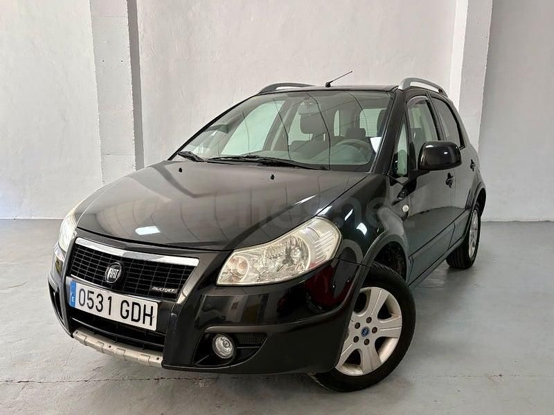 Usado Fiat Sedici Dynamic 120 CV (88 kW) 2008 Negro SUV