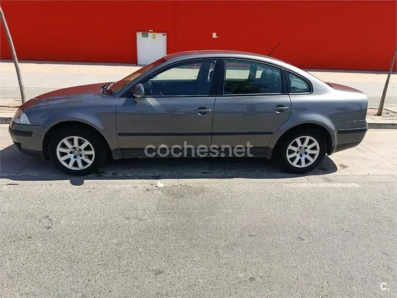 Usado VW Passat Advance 130 CV (95 kW) 2005 Verde Berlina