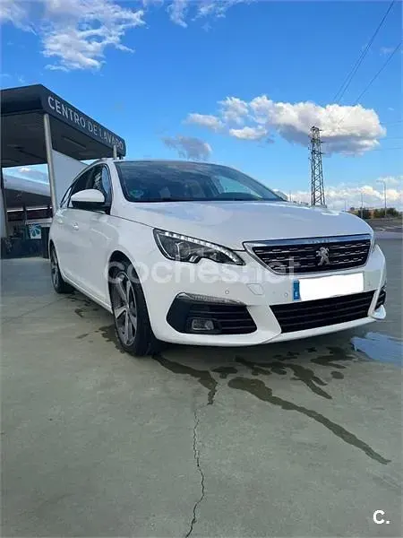 Usado Peugeot 308 SW Allure 130 CV (95 kW) 2019 Blanco Familiar