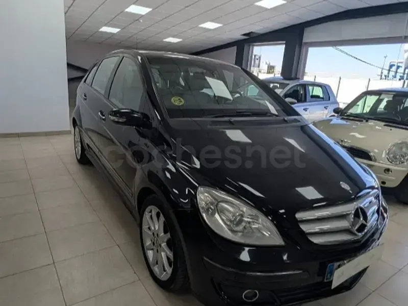 Usado Mercedes B200 140 CV (102 kW) 2007 Negro Monovolumen