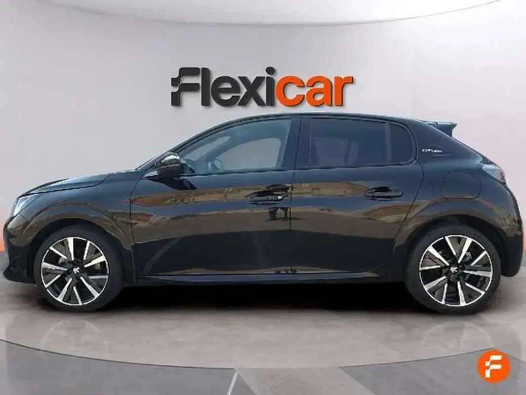 Usado Peugeot 208 GT 131 CV (96 kW) 2021 Negro Utilitario