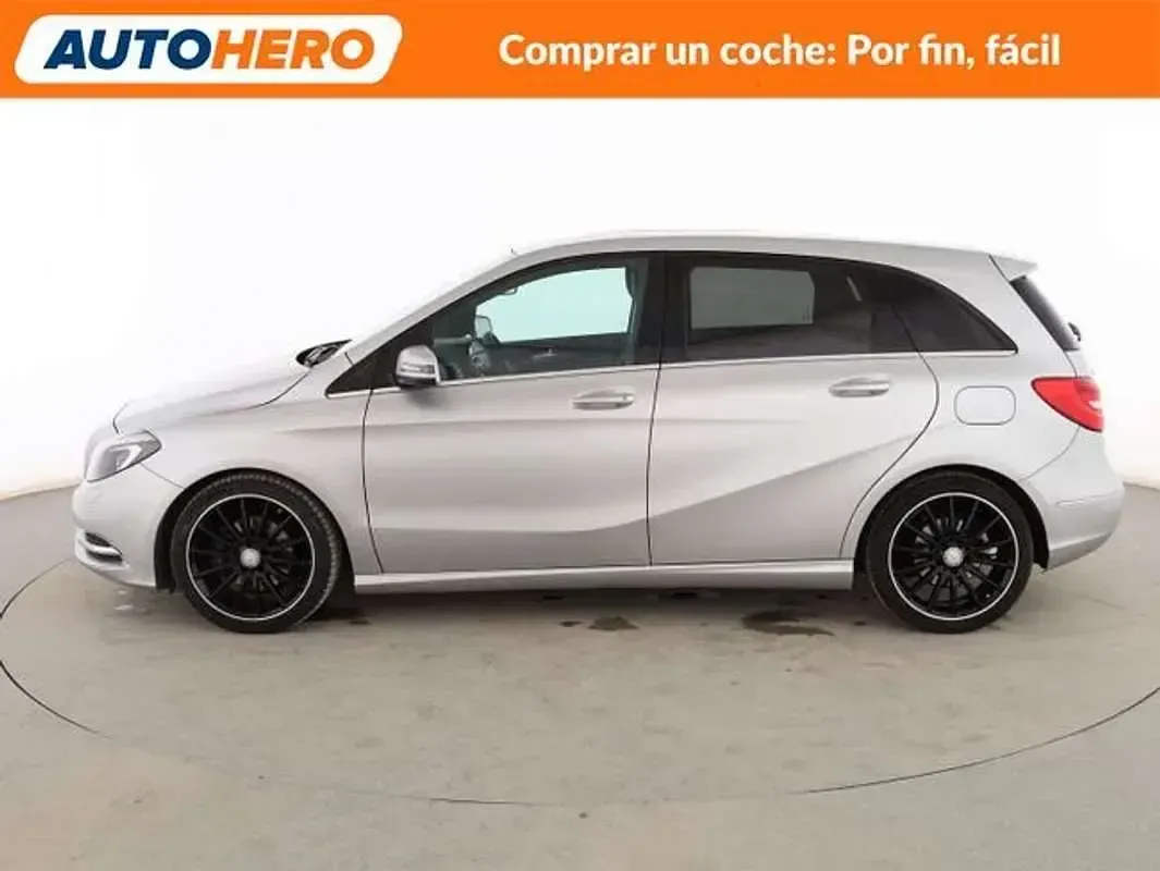 Usado Mercedes B180 109 CV (80 kW) 2014 Gris Monovolumen