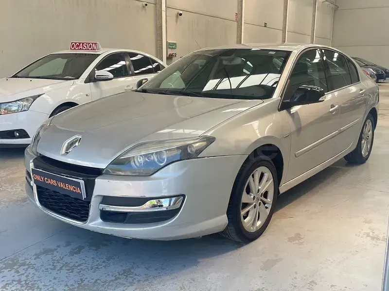 Usado Renault Laguna III LIMITED 110 CV (80 kW) 2014 Gris / plata Berlina