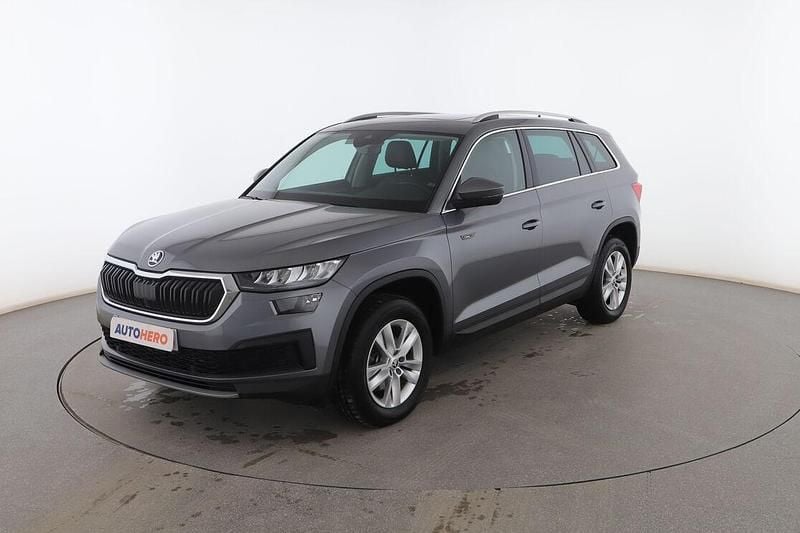 Gris Usado 2022 Skoda Kodiaq Ambition SUV | 28.599 € (Precio justo) - Imagen 1/3