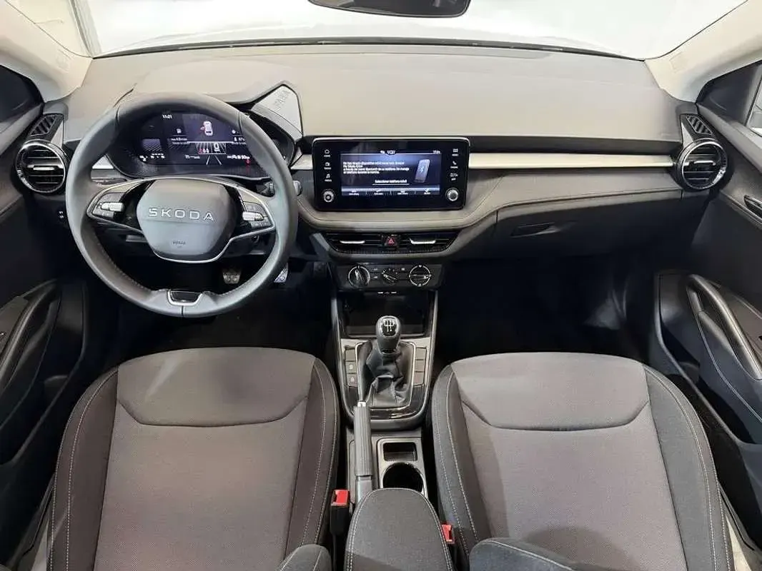 Usado Skoda Fabia Selection 95 CV (69 kW) 2026 Gris / plata Utilitario