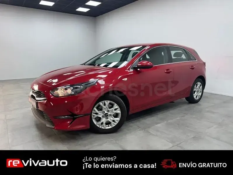 Usado Kia Ceed 136 CV (100 kW) 2022 Granate Utilitario