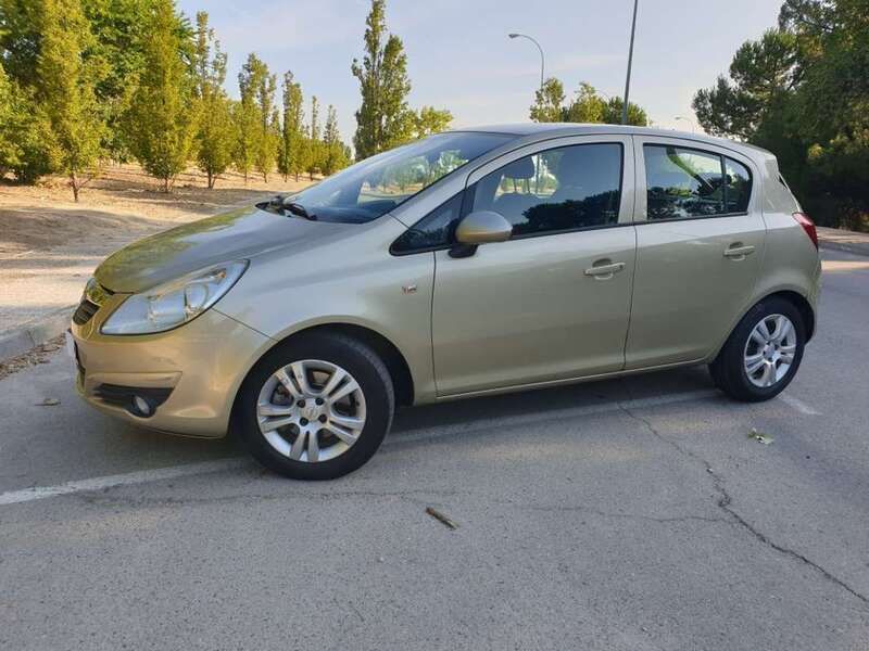 Beige Usado 2009 Opel Corsa Utilitario | 4000 € (Precio justo) - Imagen 1/4