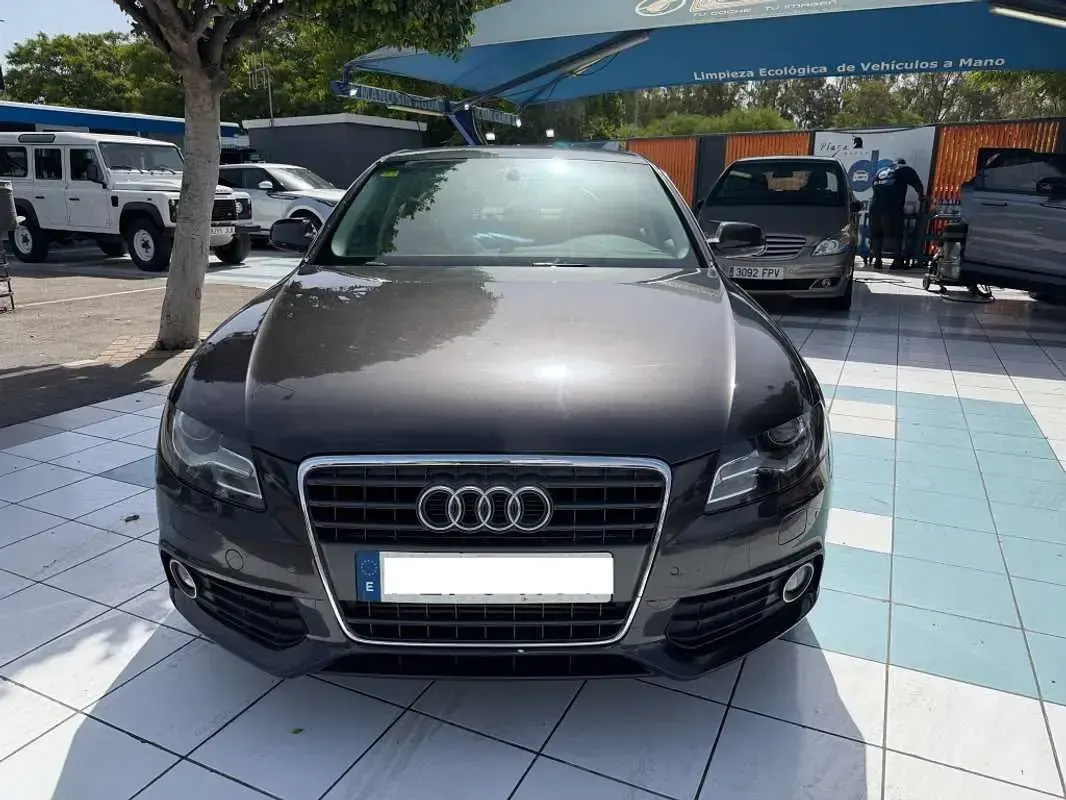 Usado Audi A4 136 CV (100 kW) 2011 Gris Berlina