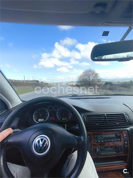 Usado VW Passat Comfortline 150 CV (110 kW) 2001 Azul Familiar