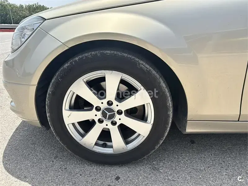 Usado Mercedes C200 136 CV (100 kW) 2010 Beige Berlina
