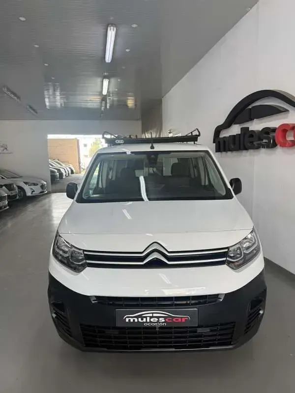 Usado Citroën Berlingo Live 102 CV (75 kW) 2022 Blanco Monovolumen