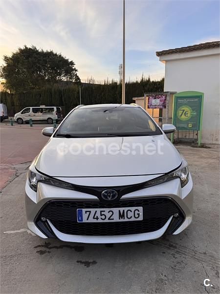 Usado Toyota Corolla Active 122 CV (89 kW) 2022 Gris / plata Familiar
