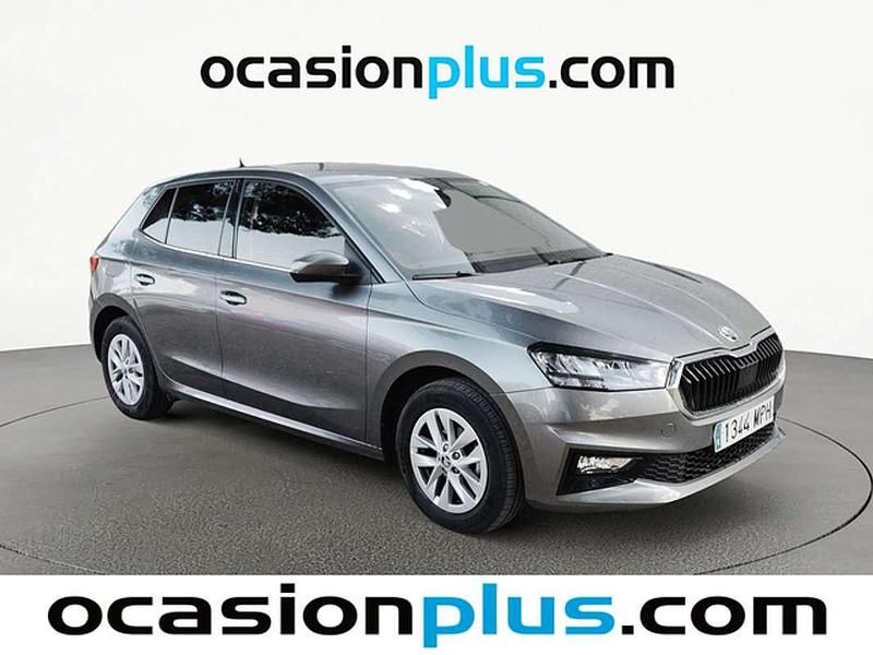 Usado Skoda Fabia Selection 95 CV (69 kW) 2024 Gris Utilitario