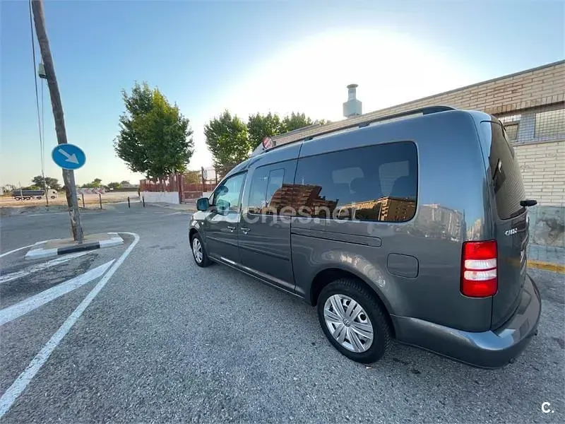 Usado VW Caddy Comfortline 102 CV (75 kW) 2011 Gris / plata Monovolumen