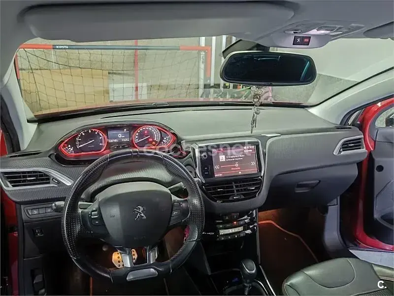 Usado Peugeot 2008 GT-line 120 CV (88 kW) 2018 Rojo SUV