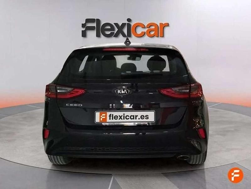 Begagnad Kia Ceed 120 HK (88 kW) 2020 Svart Halvkombi