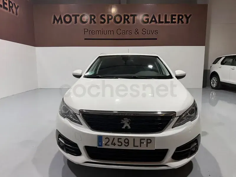 Usado Peugeot 308 SW Style 130 CV (95 kW) 2020 Blanco Familiar