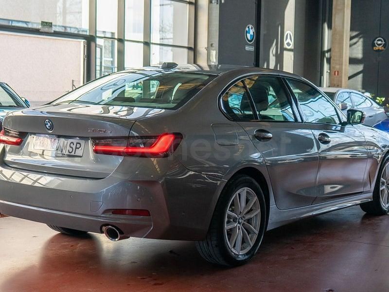 Usado BMW 320e Sport Line 204 CV (150 kW) 2024 Gris / plata Berlina
