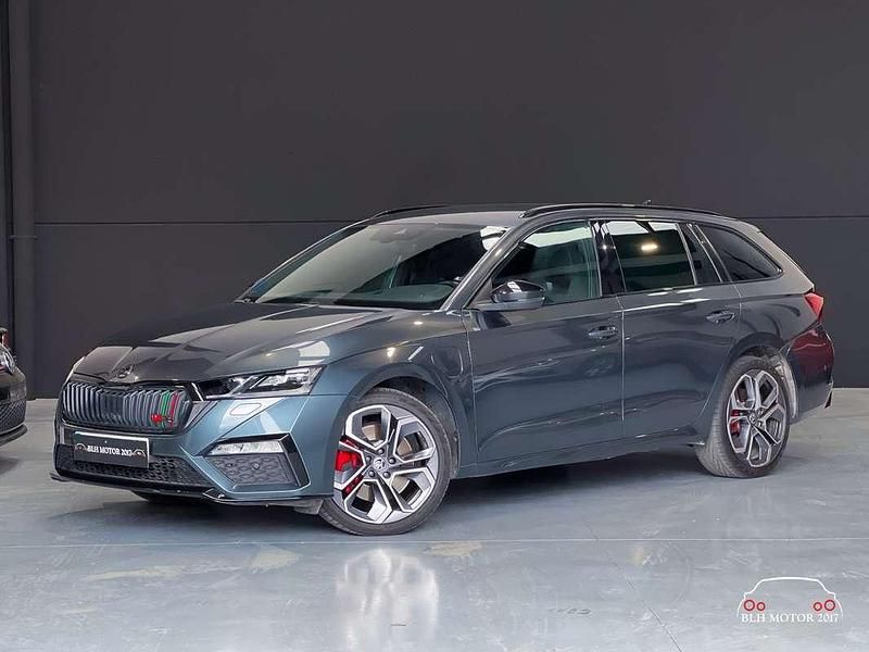 Gris / plata Usado 2021 Skoda Octavia RS Familiar | 27.990 € (Precio justo) - Imagen 1/4