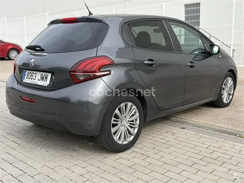 Usado Peugeot 208 Access 75 CV (55 kW) 2016 Gris / plata Utilitario