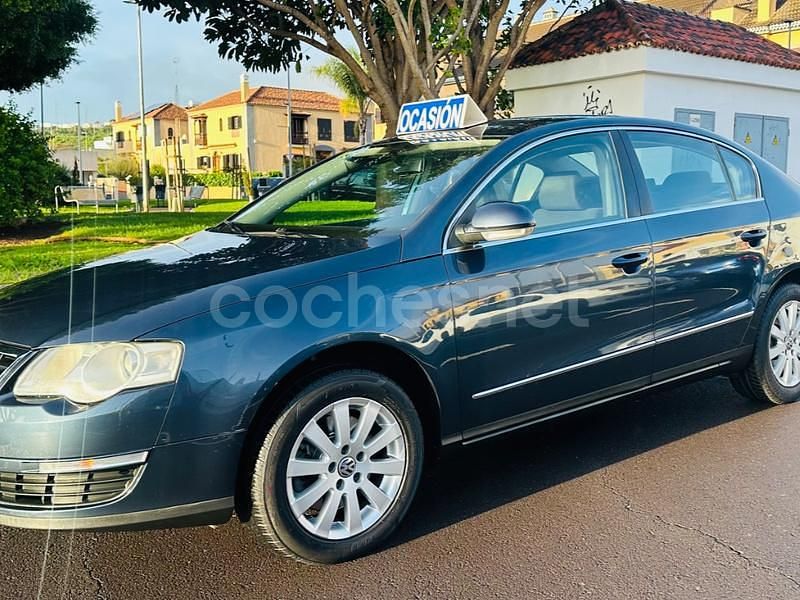 Azul Usado 2007 VW Passat Advance Berlina | 6490 € (Precio justo) - Imagen 1/4