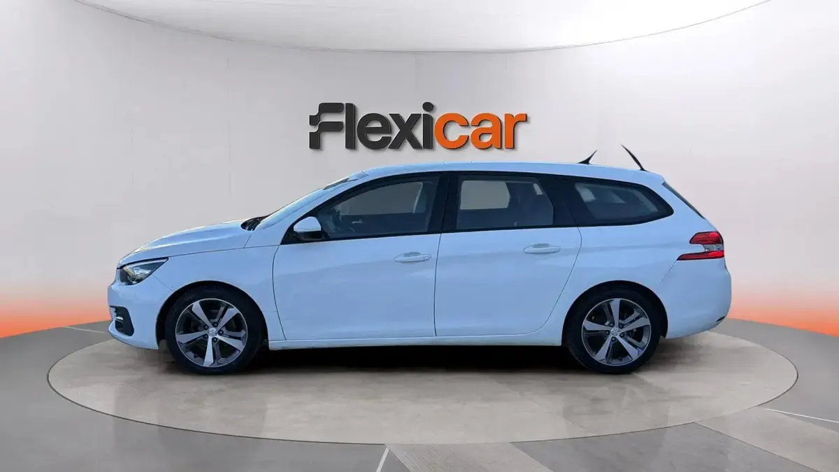 Usado Peugeot 308 SW Access 100 CV (73 kW) 2018 Blanco Familiar