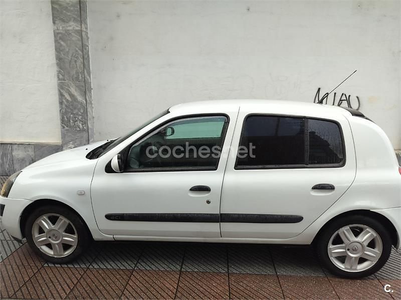 Usado Renault Clio II Authentique 65 CV (47 kW) 2002 Blanco Berlina