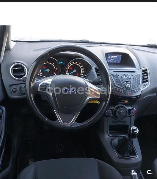 Usado Ford Fiesta Trend 95 CV (69 kW) 2016 Blanco Berlina