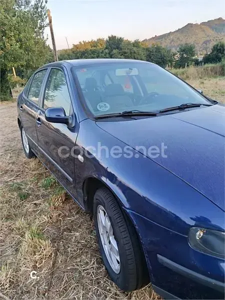 Usado Seat Toledo Stella 100 CV (73 kW) 2001 Azul Berlina