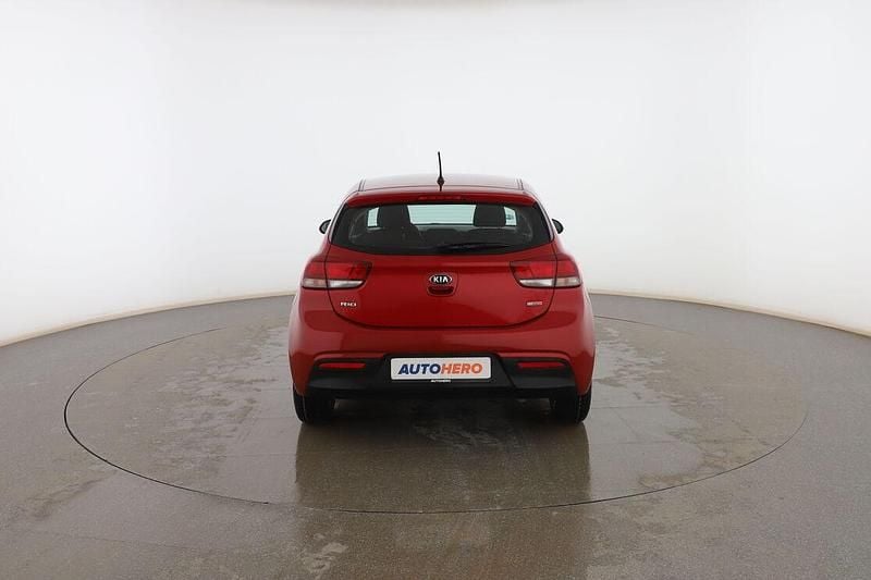 Usado Kia Rio Plus 100 CV (73 kW) 2018 Rojo Berlina