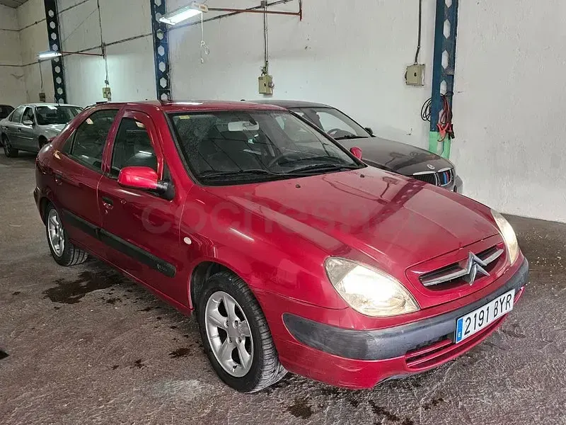 Usado Citroën Xsara Exclusive 110 CV (80 kW) 2002 Granate Berlina
