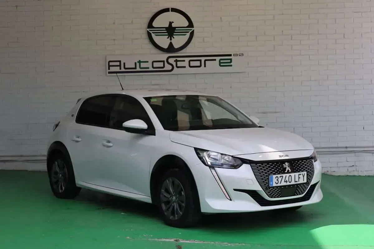 Usado Peugeot e-208 Allure 100 kW (136 CV) 2020 Blanco Utilitario