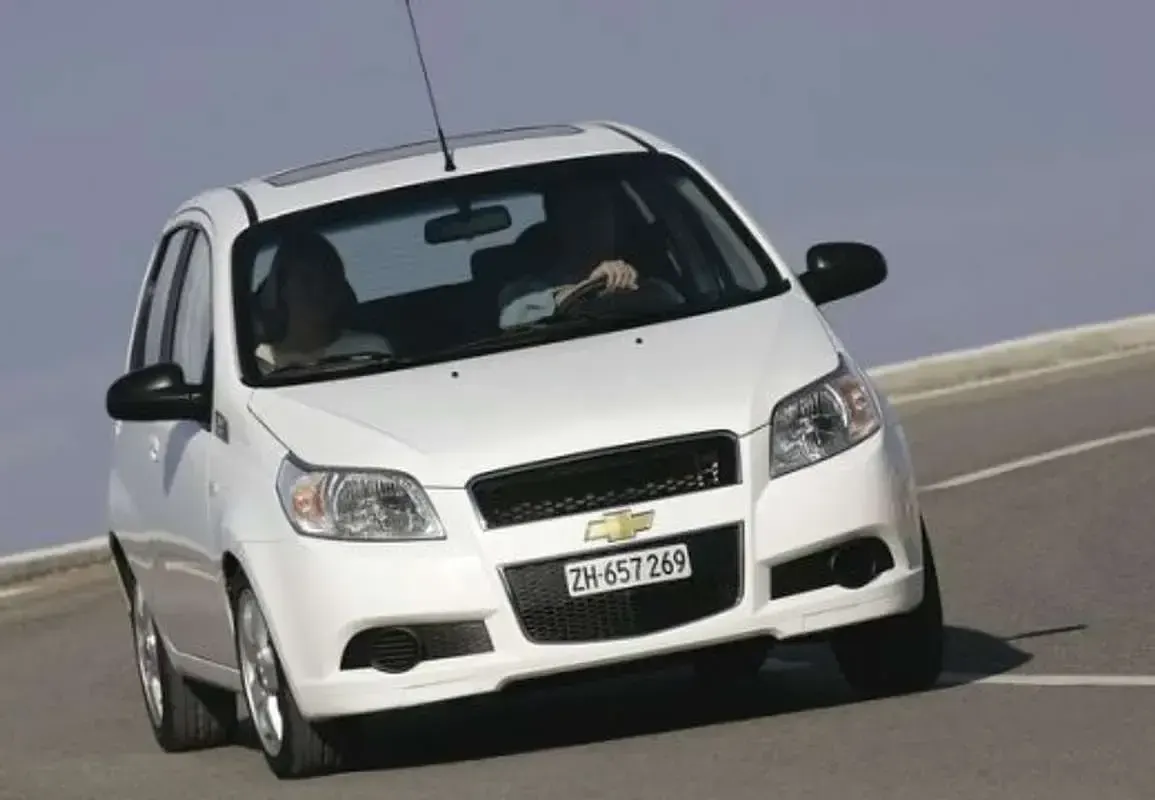 Usado Chevrolet Aveo LS 101 CV (74 kW) 2010 Gris Utilitario