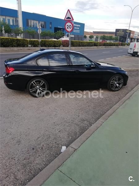 Azul Usado 2013 BMW 330 Luxury Line Berlina | 15.900 € - Imagen 1/4
