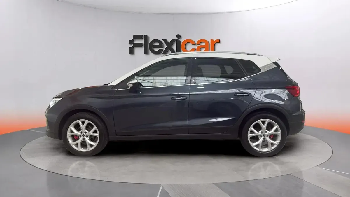 Usado Seat Arona FR 150 CV (110 kW) 2023 Gris SUV