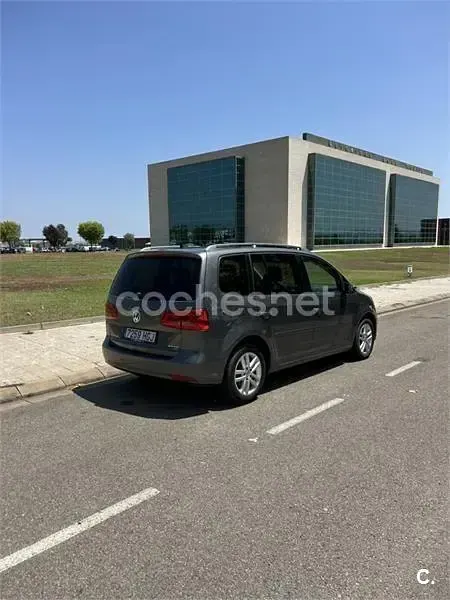 Usado VW Touran Advance 140 CV (102 kW) 2012 Gris / plata Monovolumen