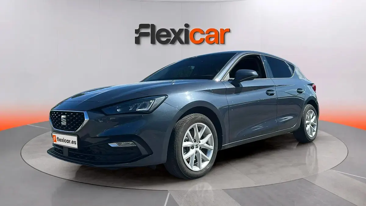 Usado Seat Leon Style 116 CV (85 kW) 2020 Gris Berlina