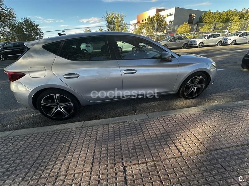Usado Seat Leon FR 150 CV (110 kW) 2021 Gris / plata Berlina