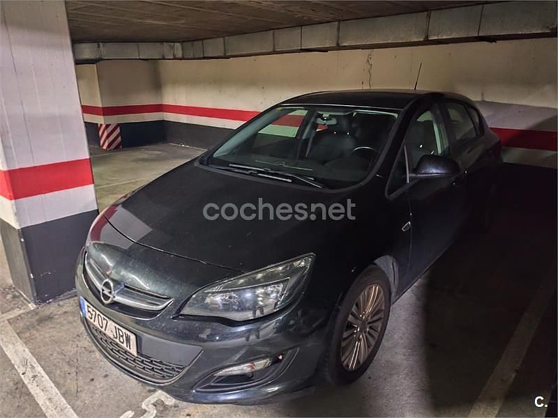 Usado Opel Astra Selective 110 CV (80 kW) 2014 Negro Berlina