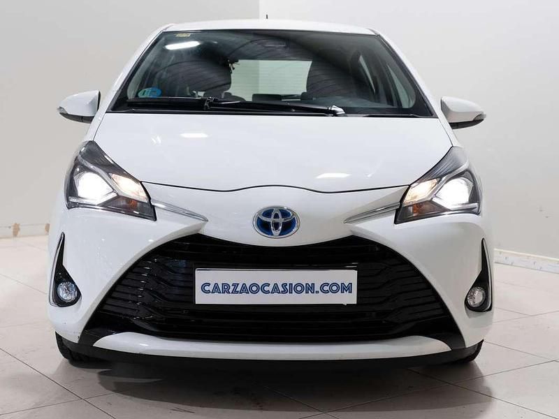 Usado Toyota Yaris Hybrid Active 101 CV (74 kW) 2019 Blanco Berlina