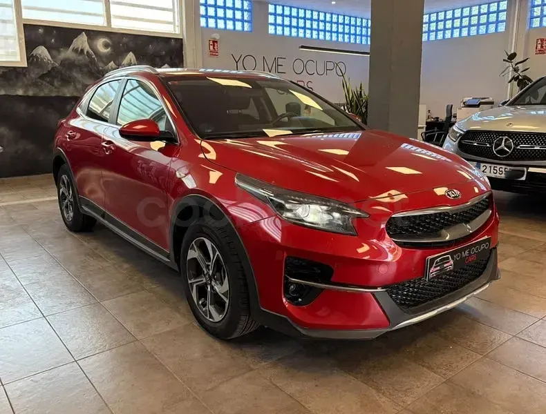 Usado Kia XCeed 136 CV (100 kW) 2021 Granate SUV