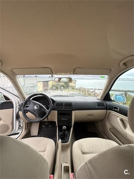 Usado VW Golf IV Conceptline 75 CV (55 kW) 2001 Blanco Berlina