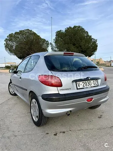 Begagnad Peugeot 206 70 HK (51 kW) 2000 Grå Sedan