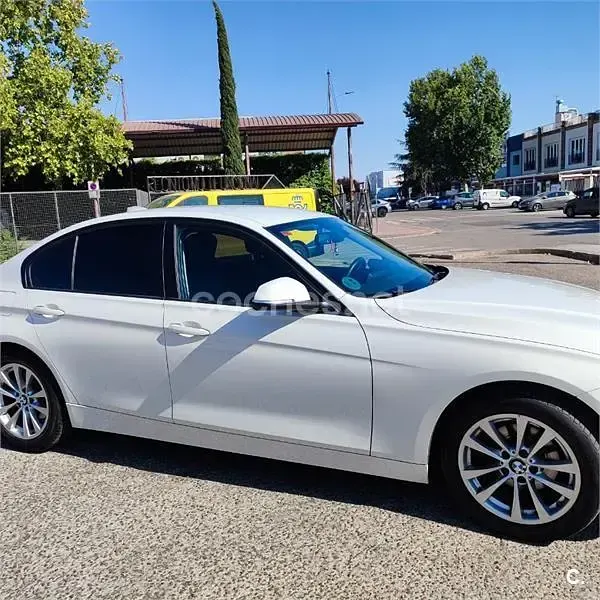 Usado BMW 318 150 CV (110 kW) 2016 Blanco Berlina